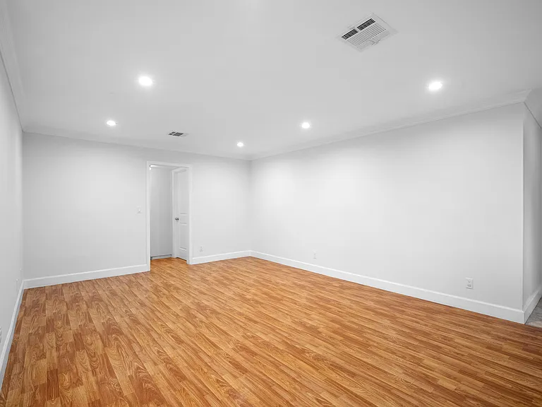 823 E Wilson Ave #C — Photo 7