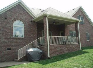 402 Denise Cir, Cottontown, TN 37048