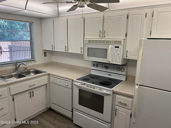 3rd image of 2509 Country Club Dr #117