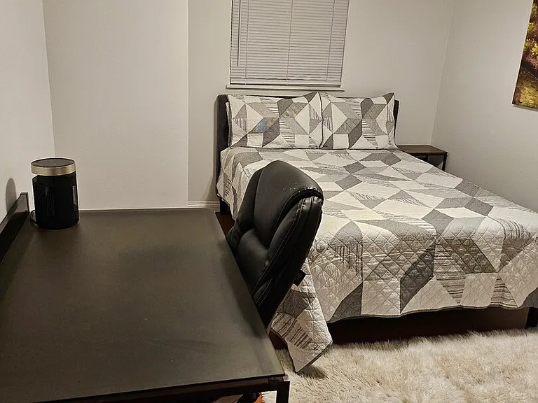 College Dr — Photo 10