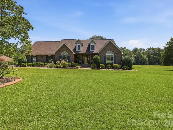 219 Pleasant Dr, Statesville, NC 28677