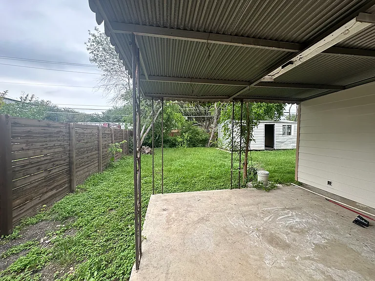 123 Nash Blvd — Photo 10