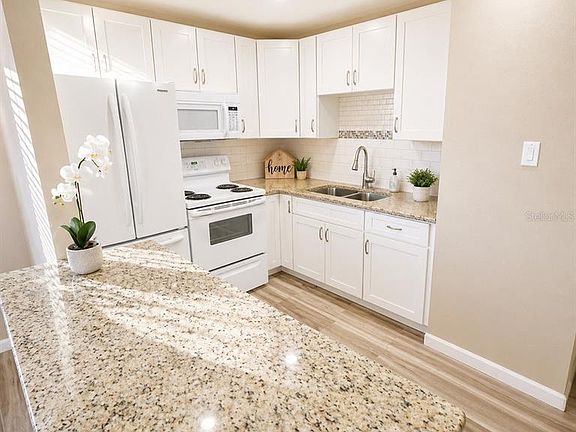4th image of 2501 HARN BOULEVARD #H27