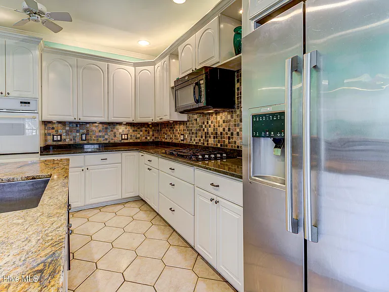 613 Clarendon Ave — Photo 31