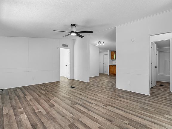 3rd image of 1749 Blacksgate Rd E