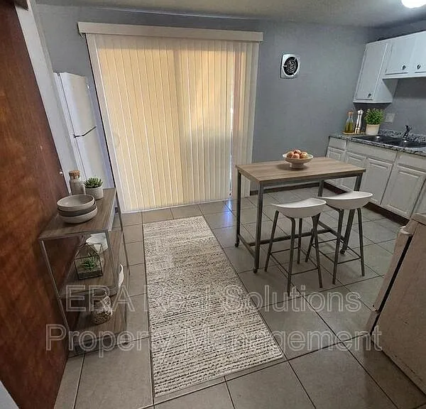 881 Kingsford Rd #A — Photo 5