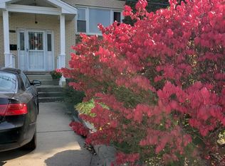 2113 Walnut Cir, Northbrook, IL 60062