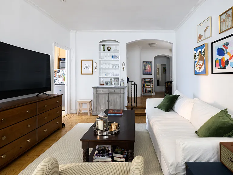 25 Minetta Ln #1G — Photo 1