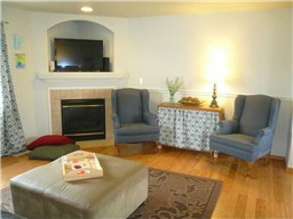 Living Room pic 2