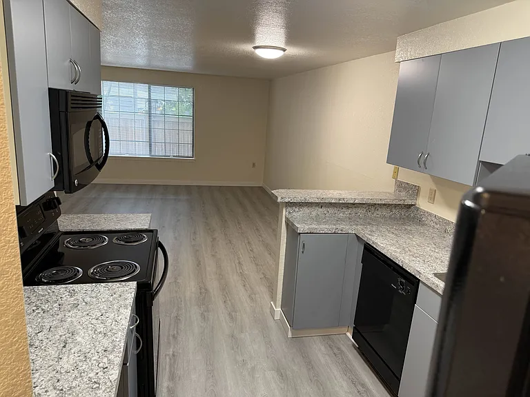 4054 NE 55th St #101 — Photo 23