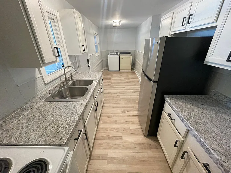 1314 Hoyt Ave — Photo 28