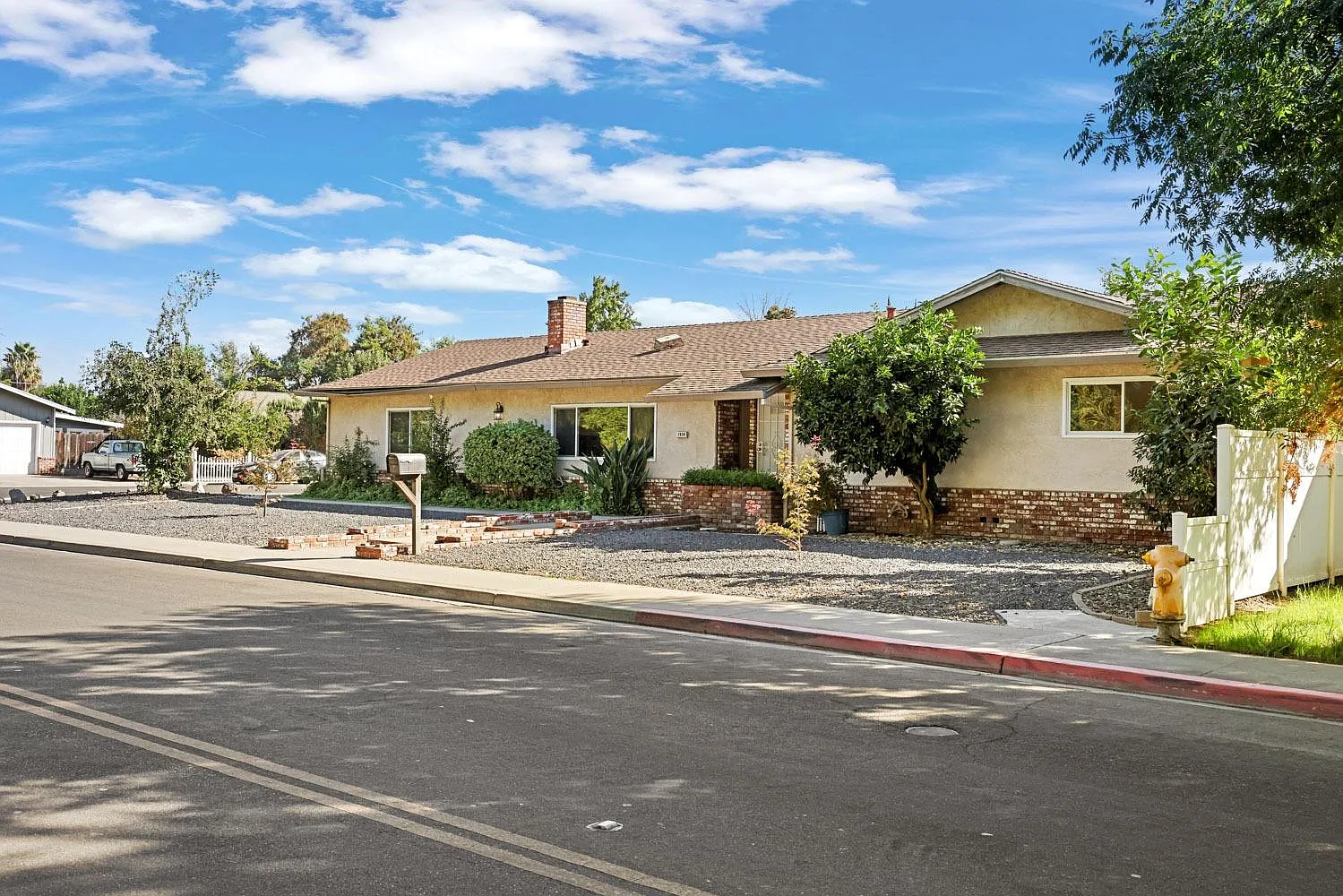 1938 Rose Ave photo 1