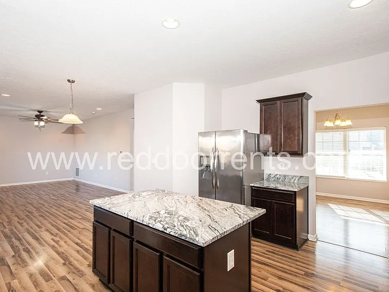 806 Kelly Pass — Photo 4