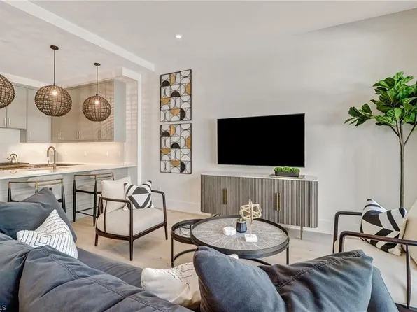 850 Central AVE #209, NAPLES, FL 34102