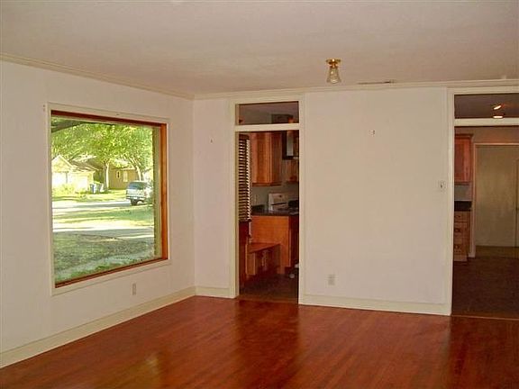 4th image of 9806 Kilarney Dr