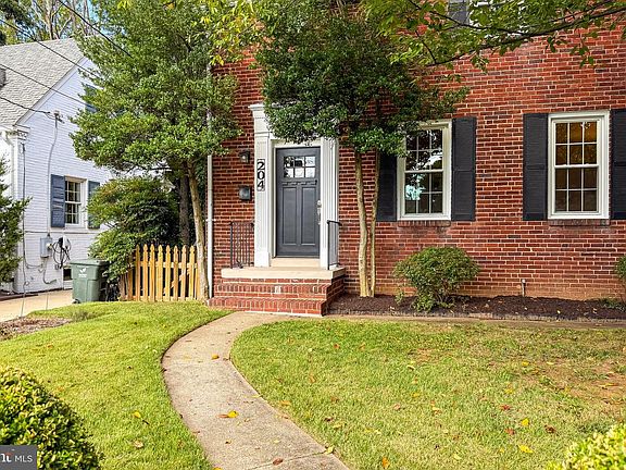 4th image of 204 S Abingdon St