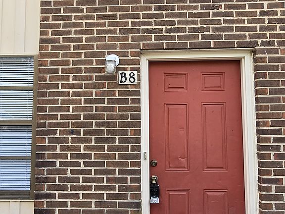 3rd image of 306 Park Ave W APT B8