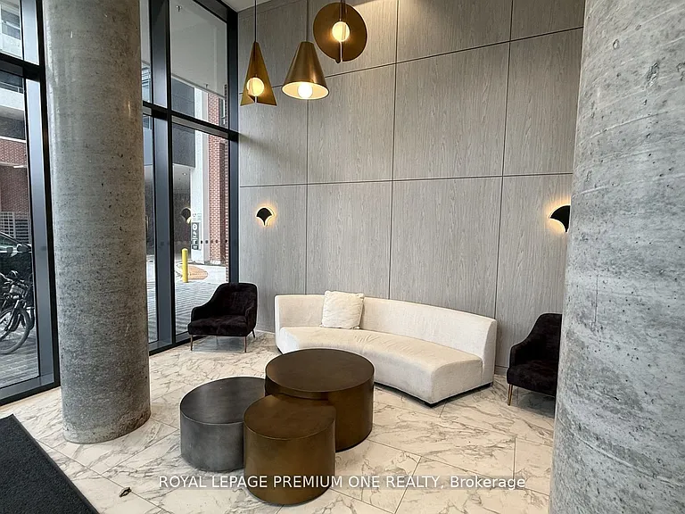 15 Wellington St S #2414 — Photo 33