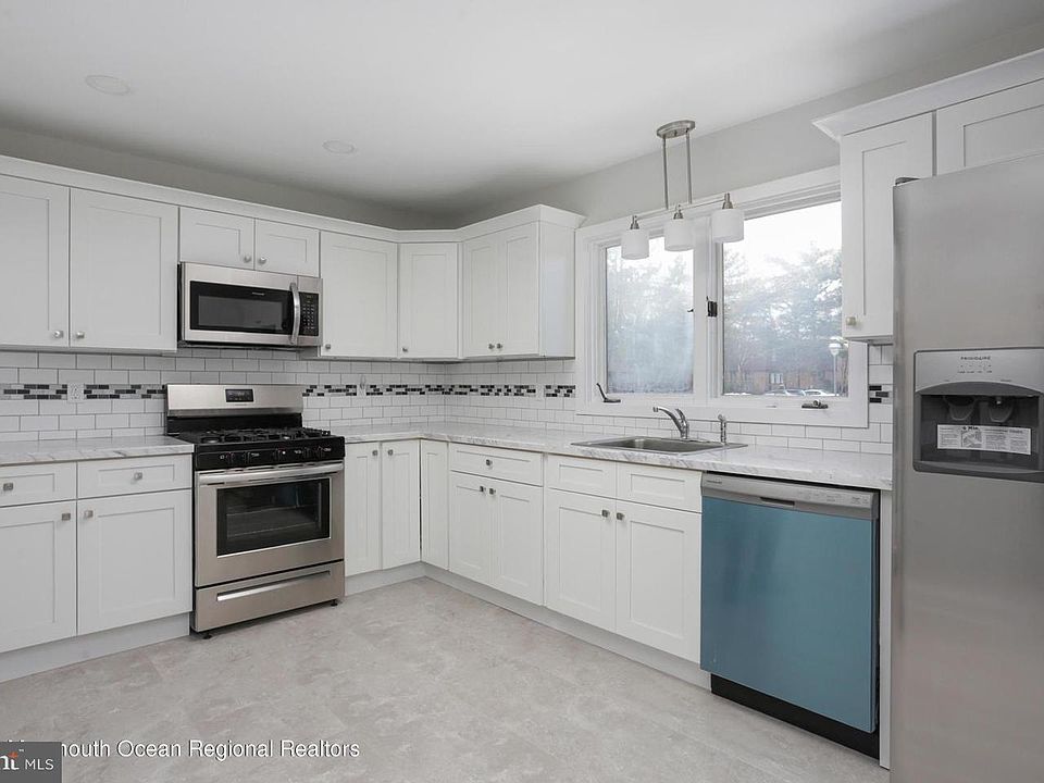 1st image of 611 Bounty Ct #11C