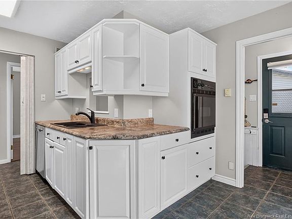 5th image of 51 Weyburn Rd