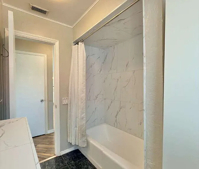 2426 Woodland Blvd — Photo 35