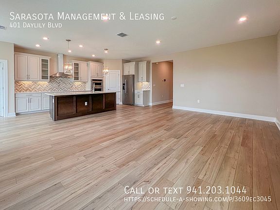 4th image of 401 Daylily Blvd