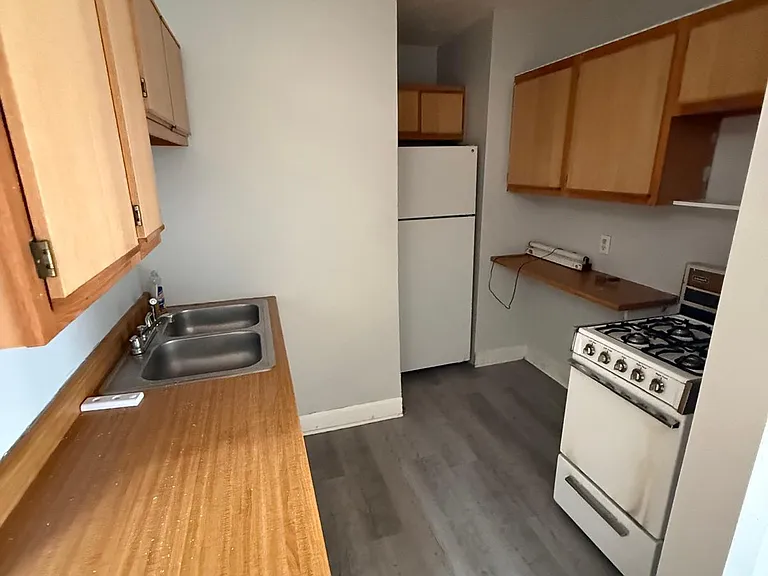 1318 Warrensville Center Rd #4 — Photo 3
