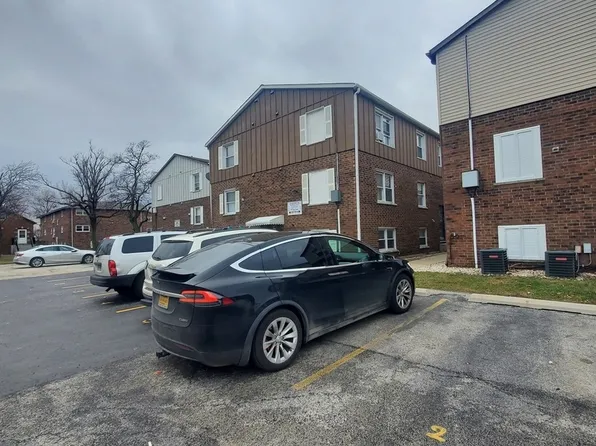 4529 Prescott Ave APT 1W, Lyons, IL 60534