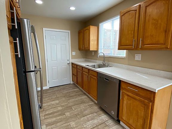 4th image of 2772 Madera Ave #2770