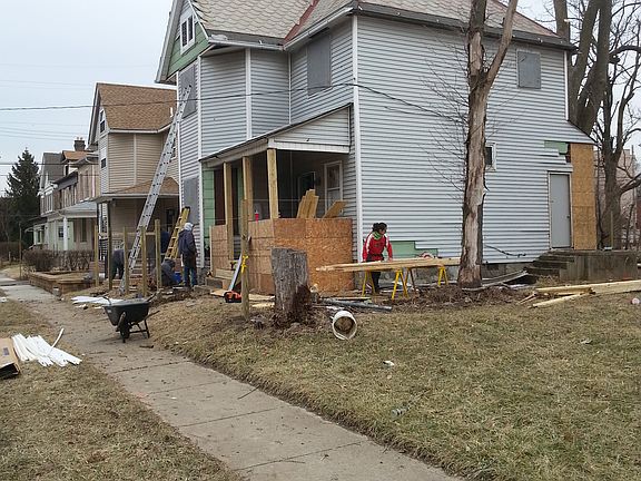 5th image of 310 S Champion Ave