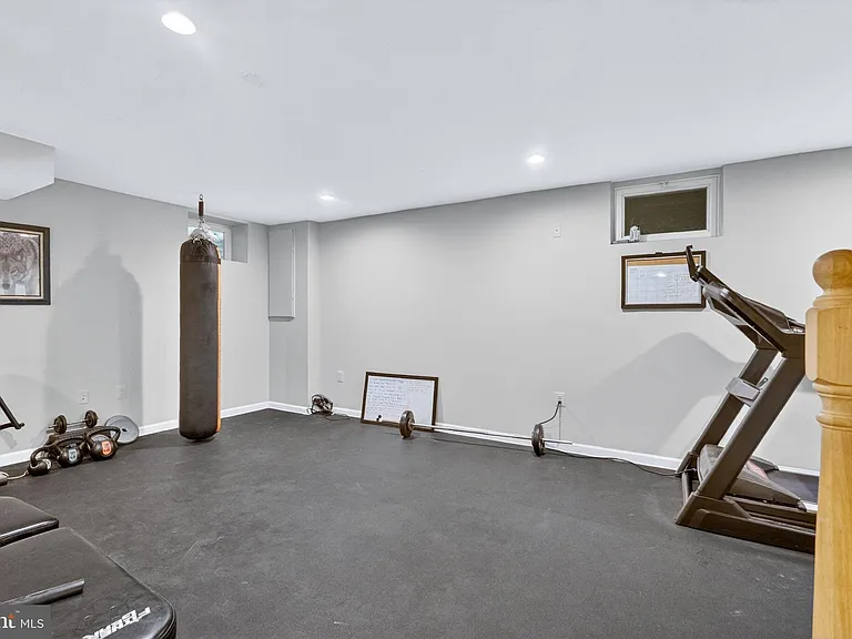 9821 Owens Ct — Photo 31