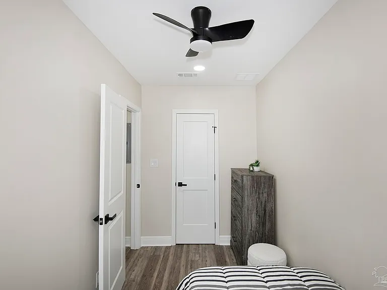 3081 N 16th Ave — Photo 16