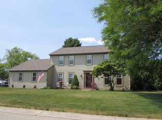 N76W16267 Sherwood Dr, Menomonee Falls, WI 53051