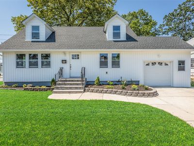 260 S Broome Avenue, Lindenhurst, NY, 11757