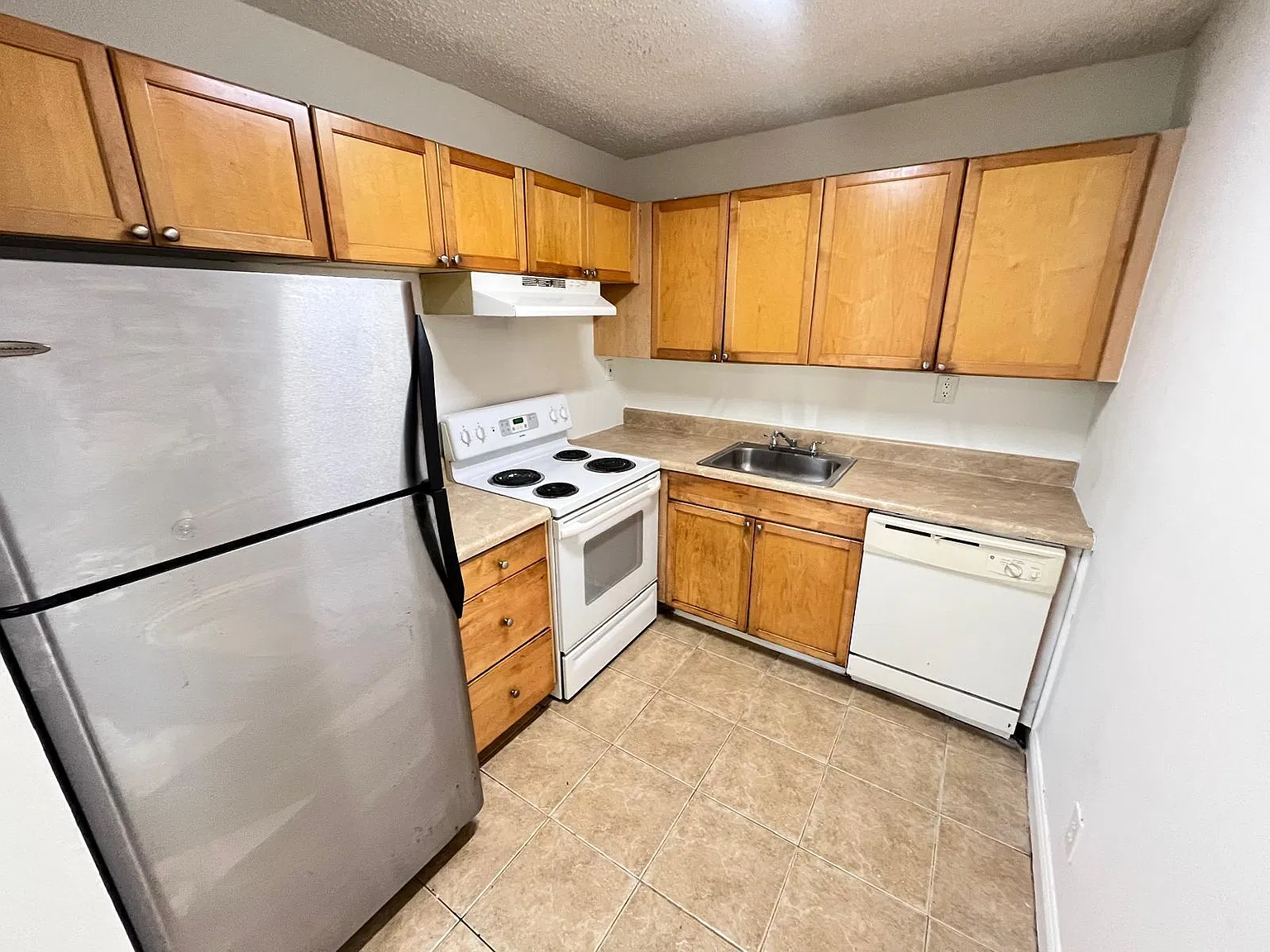 2 bed, 2.0 bath, 900 sqft, $1,900 — Photo 2