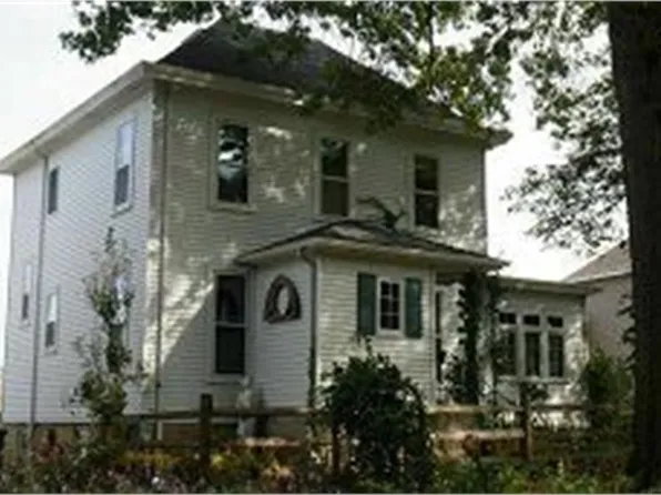 308 N Chestnut St, Monticello, IA 52310