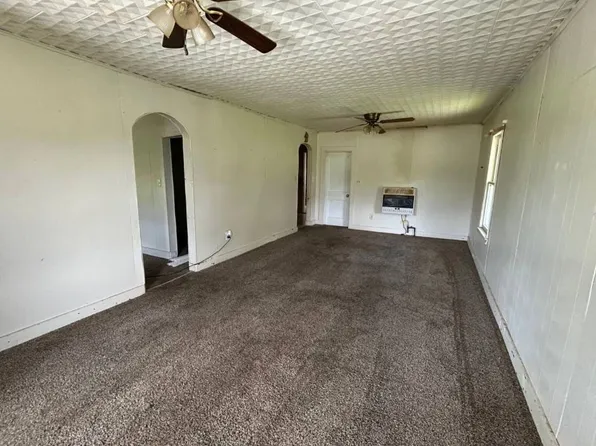 307 Broadway St, Fairfield, IL 62837