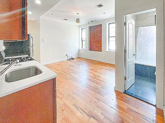 2nd image of 591 Franklin Ave #9CL