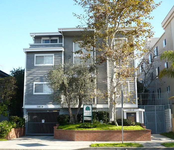 1st image of 1616 Barry Ave