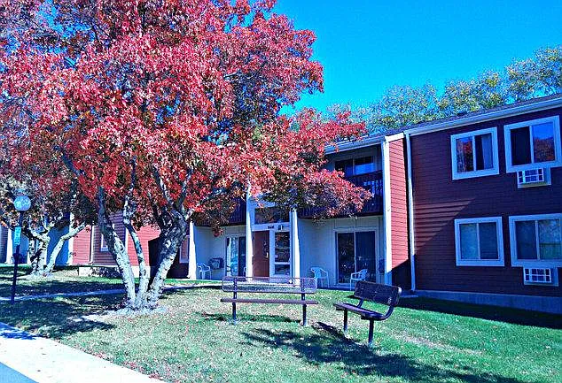 Dixon Square — Photo 12