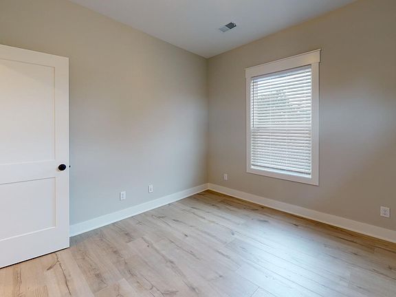3rd image of 1418 Sigsbee St SE #4B-3BA-1900SQFT