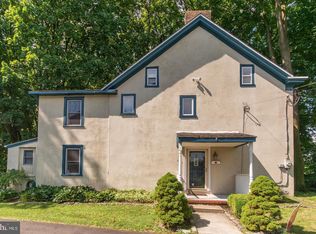 8117 Pine Rd, Philadelphia, PA 19111