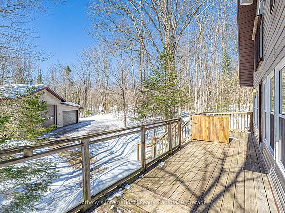 5th image of 98 Black Rd