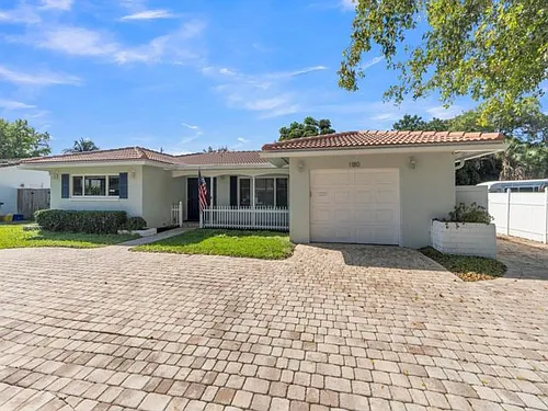 1180 SW 17th St Photo 1
