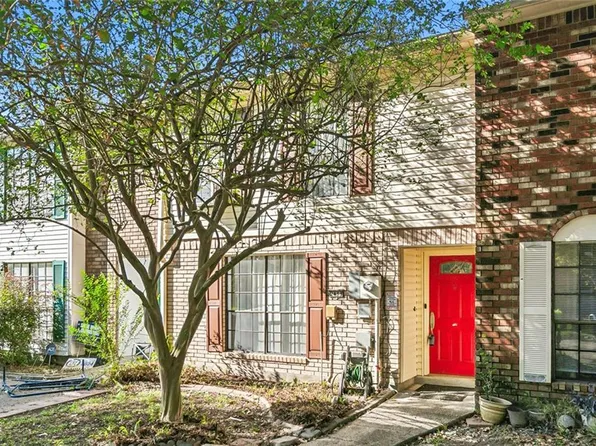 2433 Park Place Dr, Gretna, LA 70056