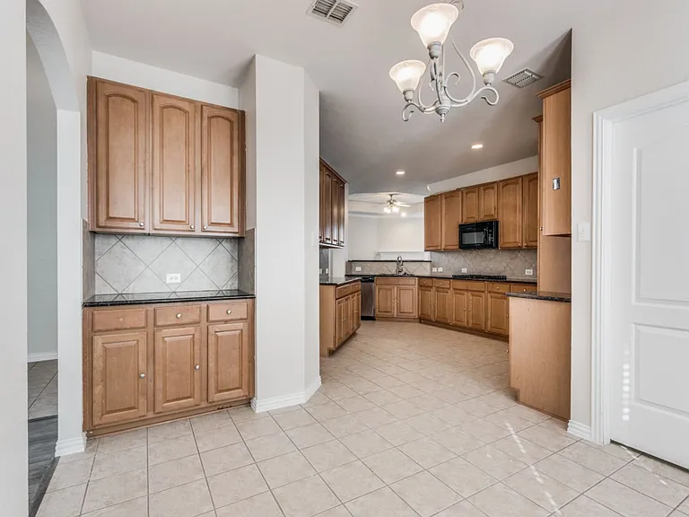 1901 Templegate Dr — Photo 9