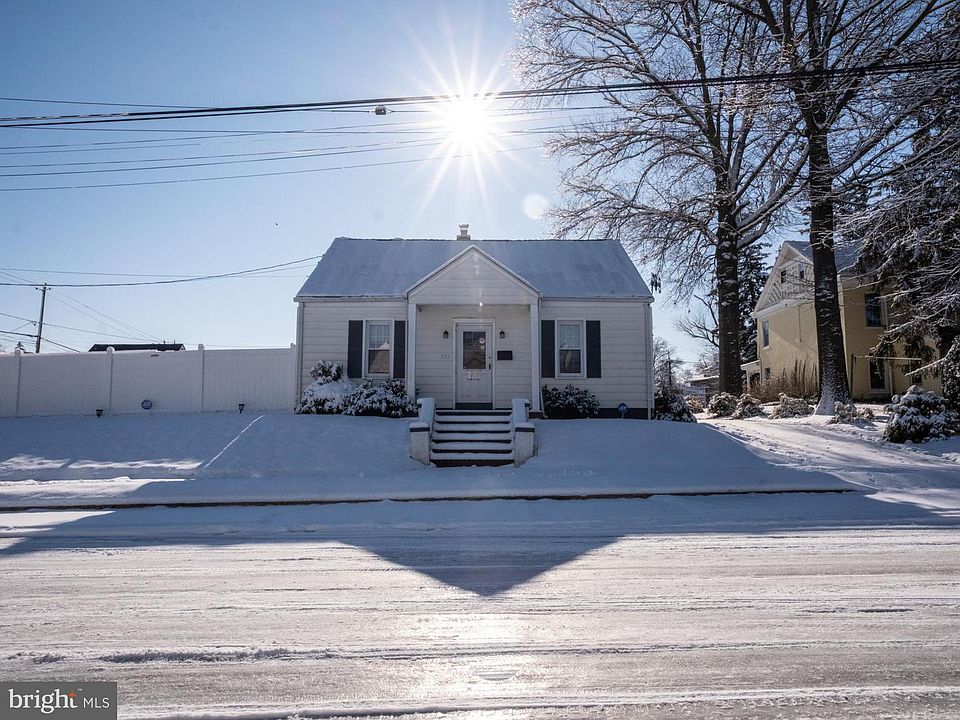 1st image of 551 Hobart Ave