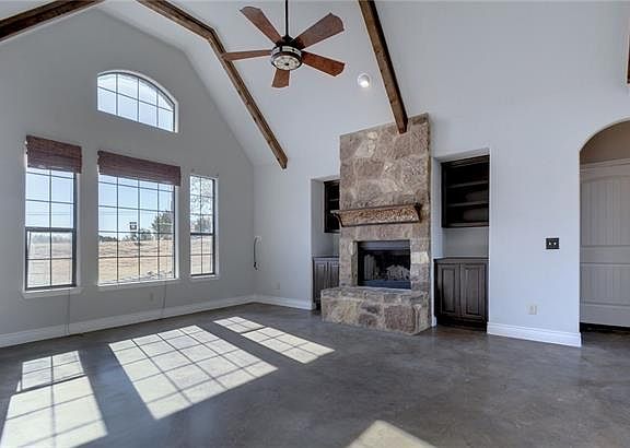 2nd image of 17420 Lake Wood Cir