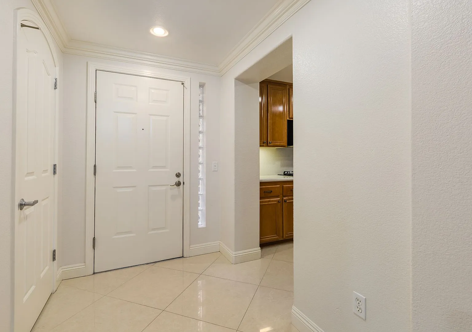 Expansive Marina District 2 Bedroom at City Walk! Small Pet OK! Available for Immediate Occupancy... — Photo 3