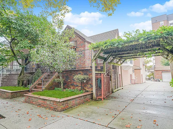 33 Manhattan Ct, Brooklyn, NY 11223